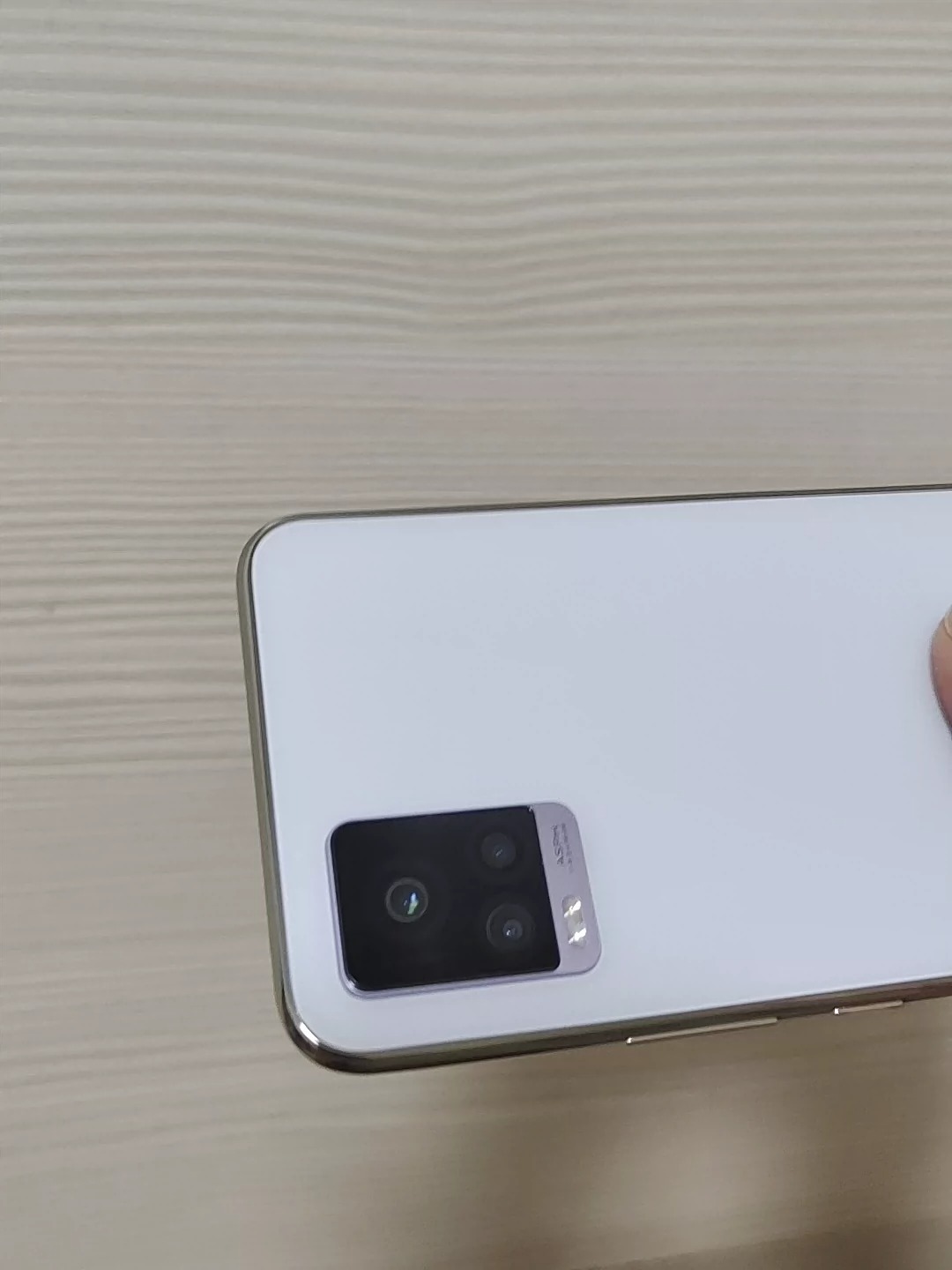 vivo S7 5G 8+128G手机 高通骁龙765 处理器 一体化双模5G 触摸灵敏二手机 有更换过一次最好国产屏。没有屏幕指纹，别的功能正常，原装系！触摸